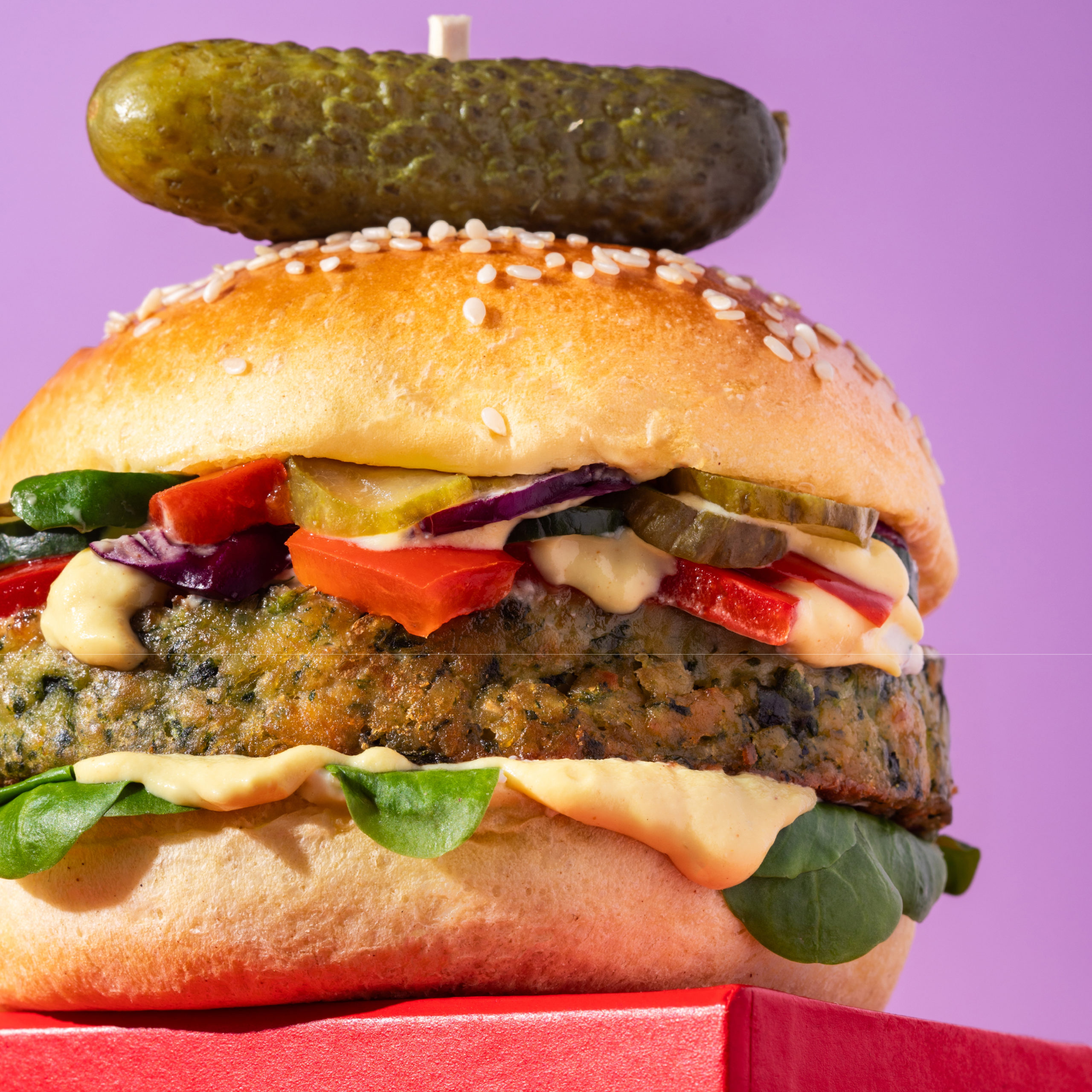 Recette de burger Vegan aux pickles et cornichons Bravo HUGO