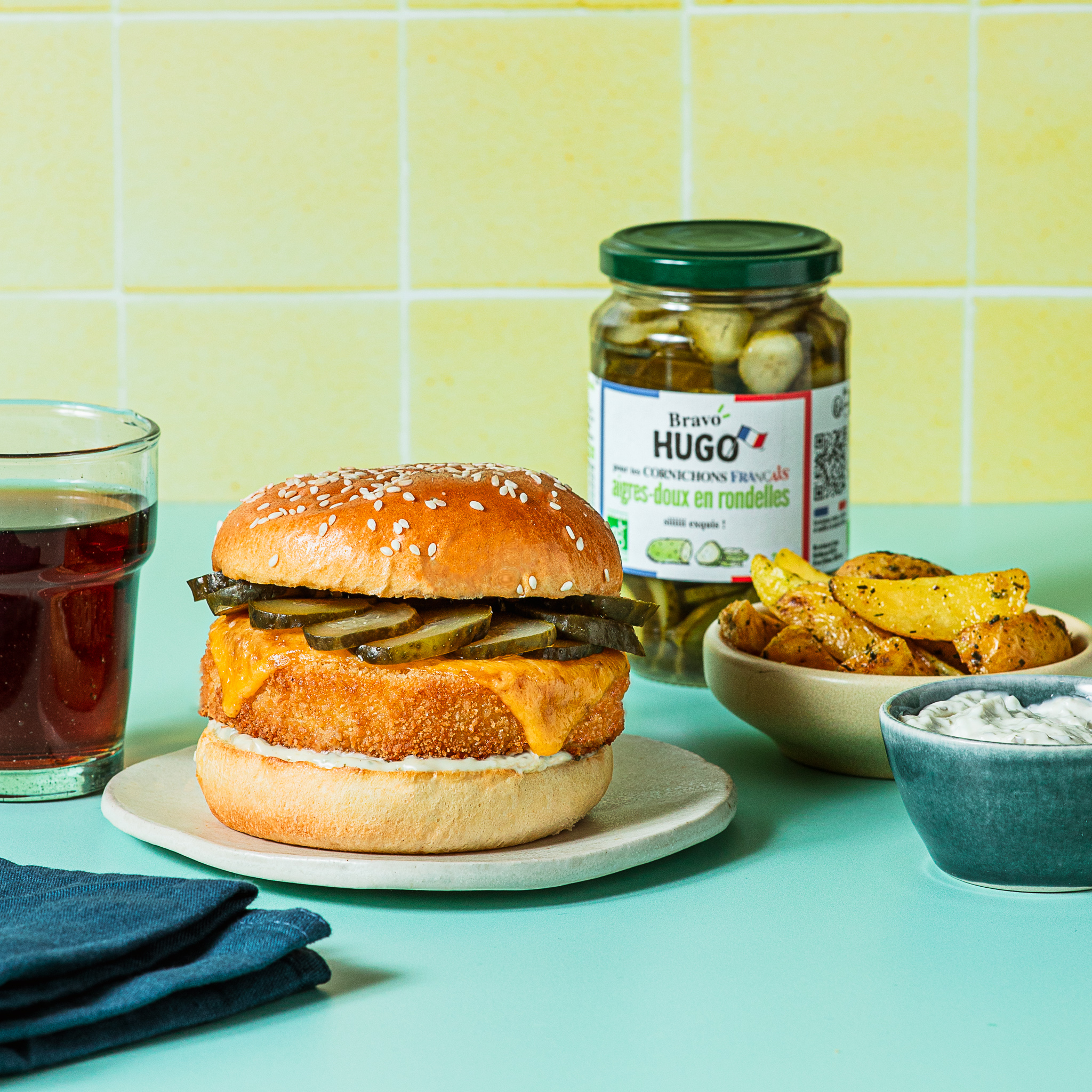Recette de fish burger, sauce tartare et rondelles de cornichons français aigres-douces Bravo HUGO