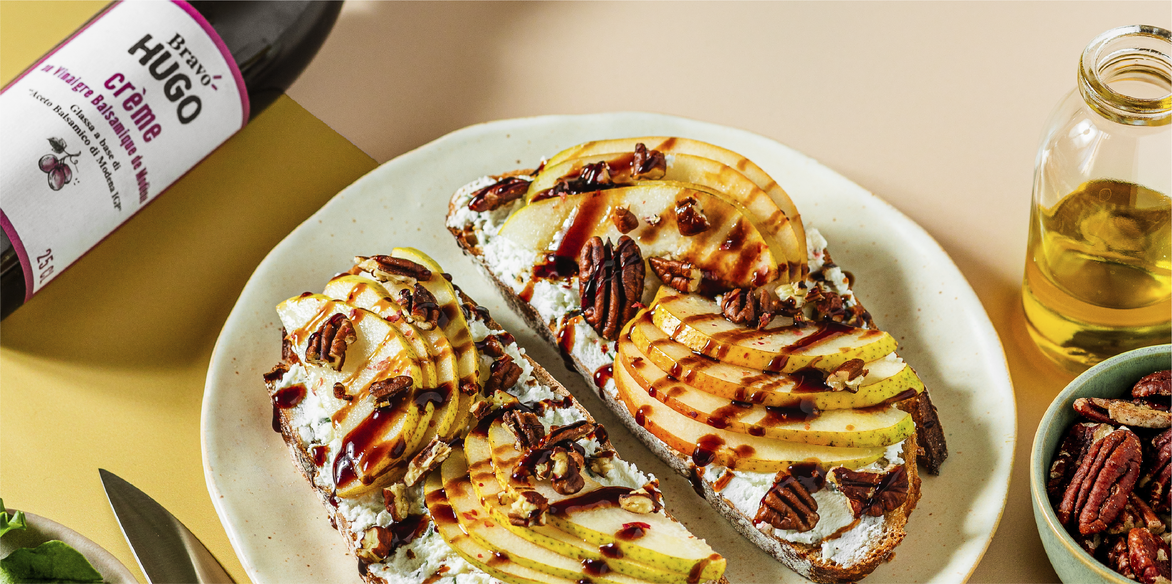 Recette de tartines de chèvre, pommes et noix, à la crème de vinaigre balsamique Bravo HUGO